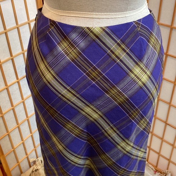 EUC plaid skirt - Picture 3 of 11